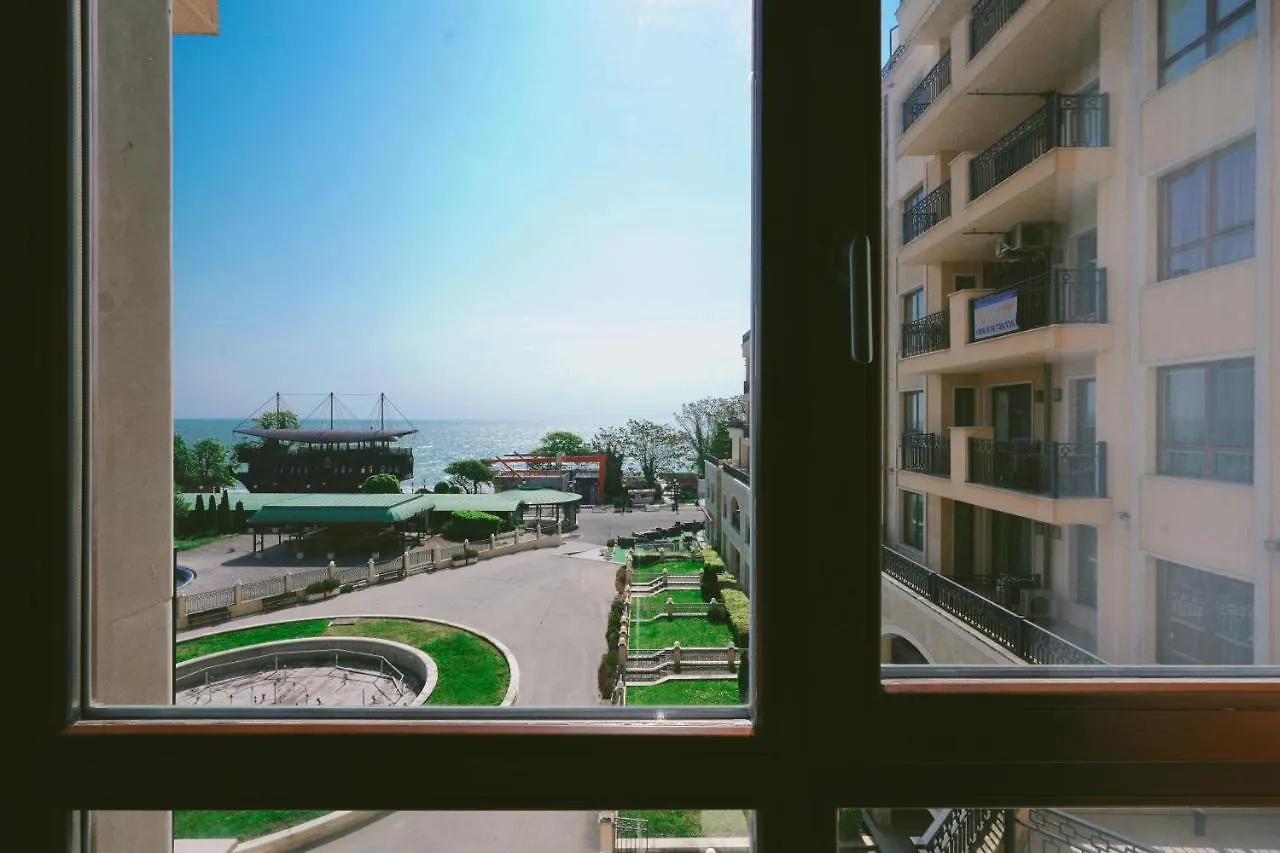 Golden Sands - Two Bedroom Apartment On The Beach