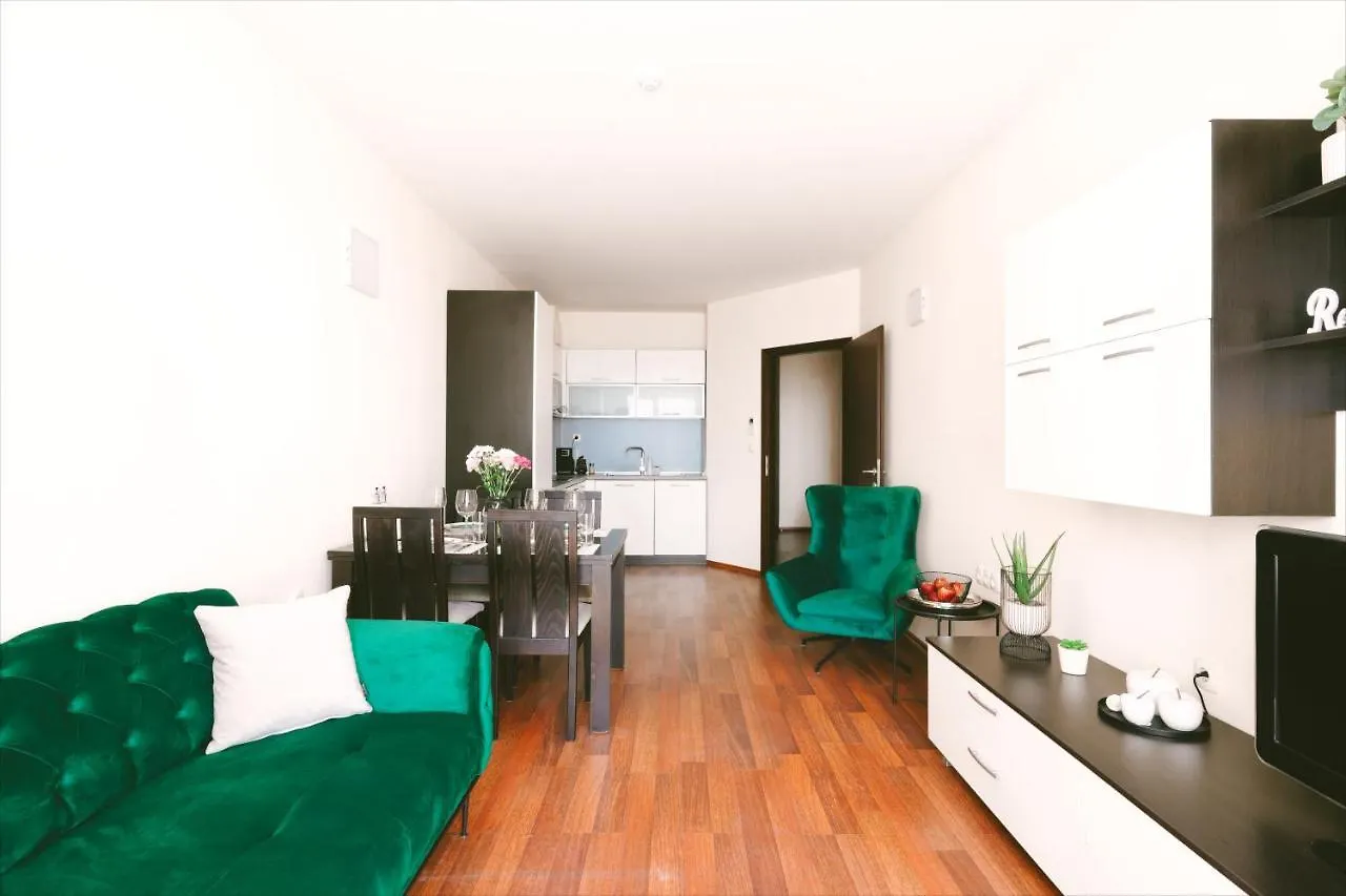 Golden Sands - Two Bedroom Apartment On The Beach