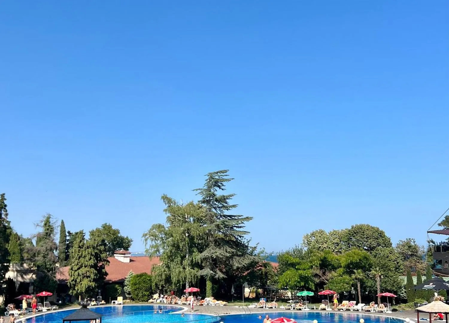 Golden Sands - Two Bedroom Apartment On The Beach